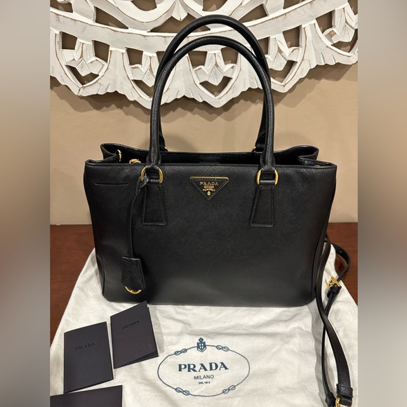 PRADA Medium Galleria Saffiano leather bag - Picture 5 of 16